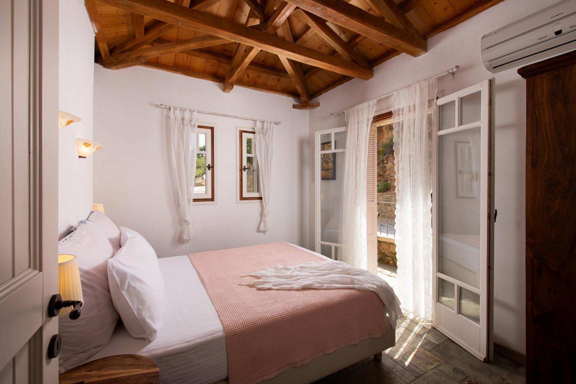 Lithea Villas And Studios By The Sea Agios Petros  Exterior photo